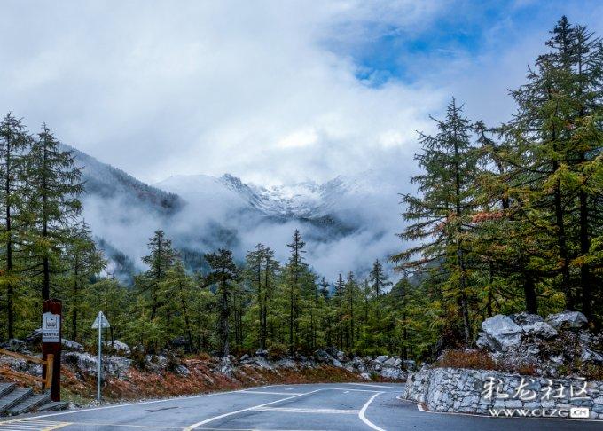 曹庄镇岌山村 “三引领”劲吹文明新风